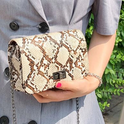 Alice Clutch-Elegant-Sophisticated-Fashion